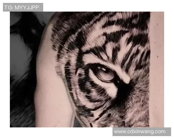 足球明星背部纹身老虎图案揭示个性与力量的完美结合 足球明星背部纹身老虎图案揭示个性与力量的完美结合